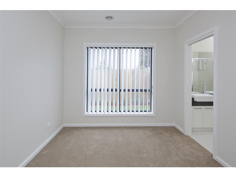 1B The Pines Court, Doveton VIC 3177