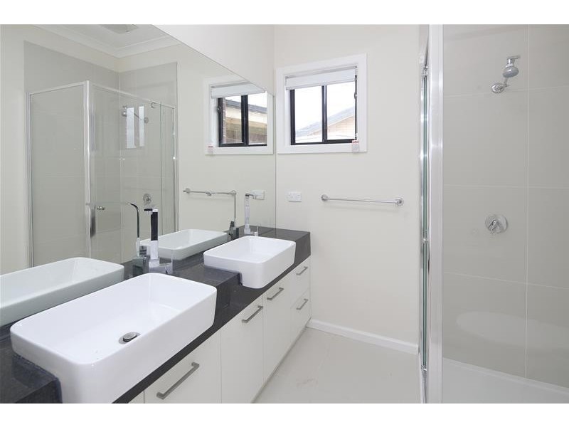 1B The Pines Court, Doveton VIC 3177