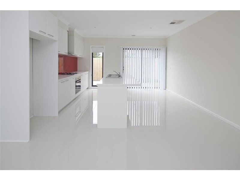 1B The Pines Court, Doveton VIC 3177