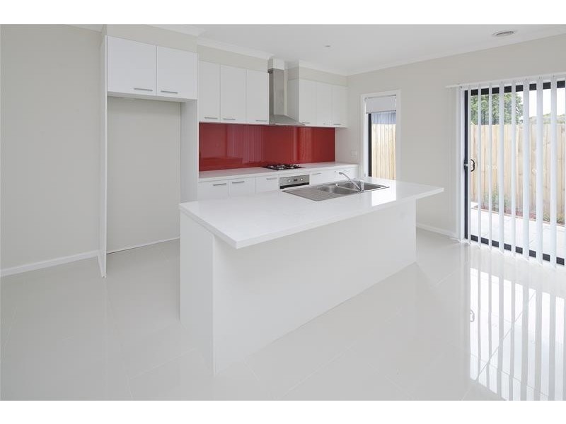 1B The Pines Court, Doveton VIC 3177