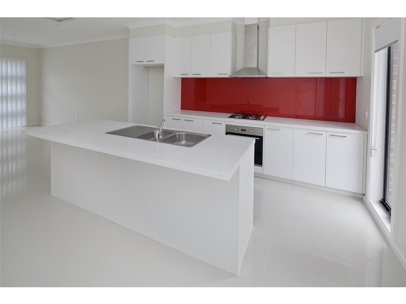 1B The Pines Court, Doveton VIC 3177