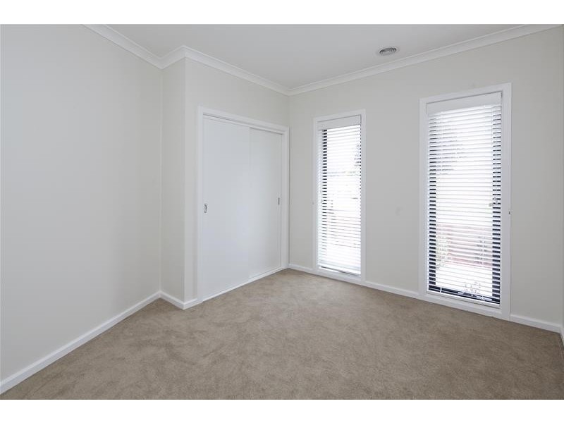 1B The Pines Court, Doveton VIC 3177