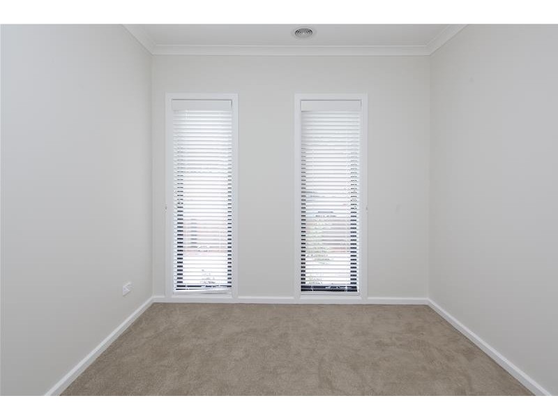 1B The Pines Court, Doveton VIC 3177