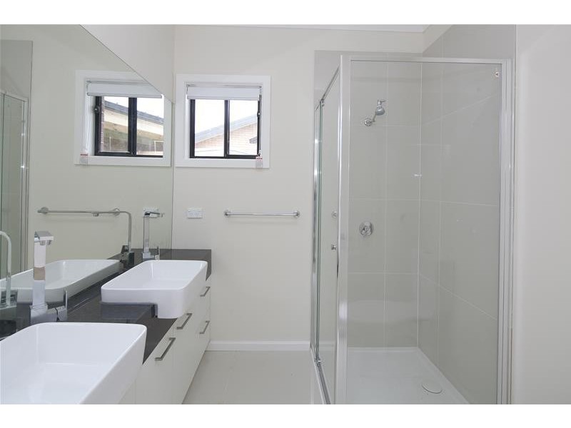 1B The Pines Court, Doveton VIC 3177