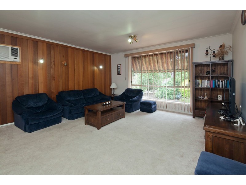 23 Zachary Hicks Crescent, Endeavour Hills VIC 3802