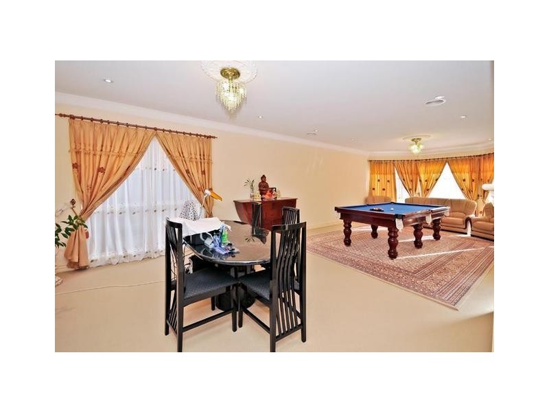 20 Albany Drive, Mulgrave VIC 3170