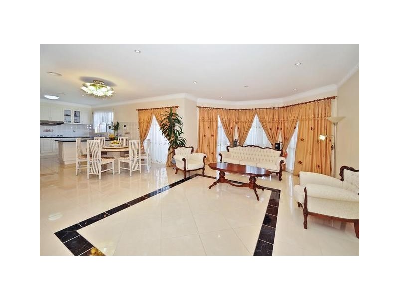 20 Albany Drive, Mulgrave VIC 3170