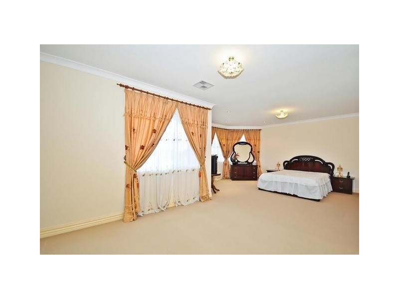 20 Albany Drive, Mulgrave VIC 3170