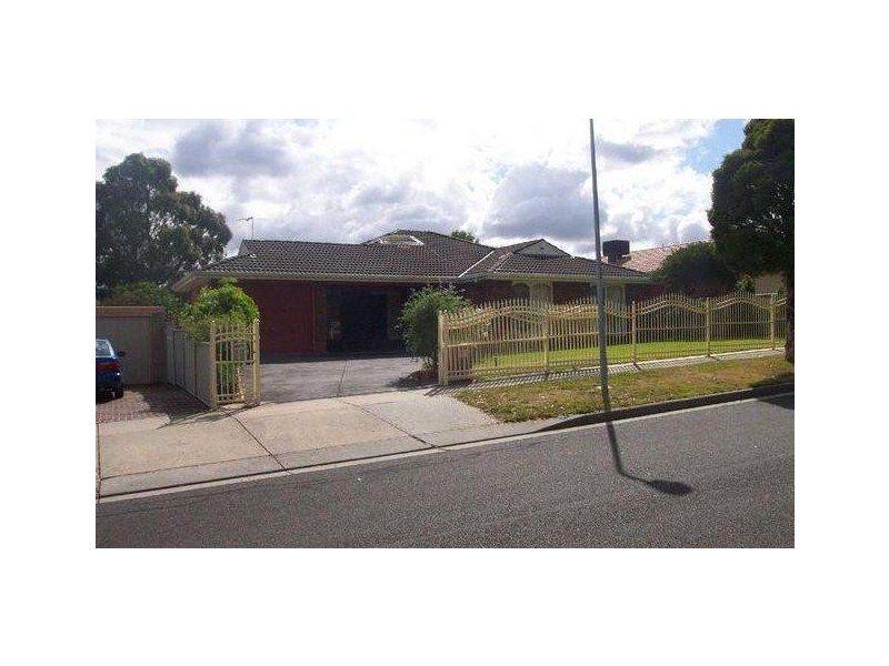 28 Mildura Crescent, Endeavour Hills VIC 3802