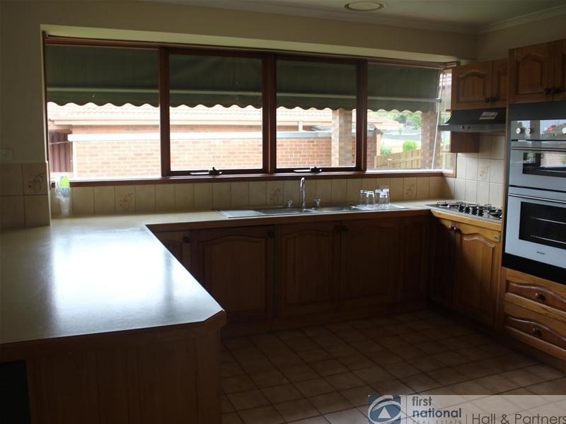 322 James Cook Drive, Endeavour Hills VIC 3802