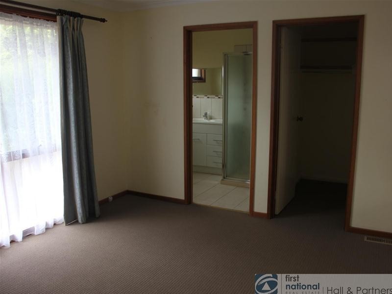 322 James Cook Drive, Endeavour Hills VIC 3802