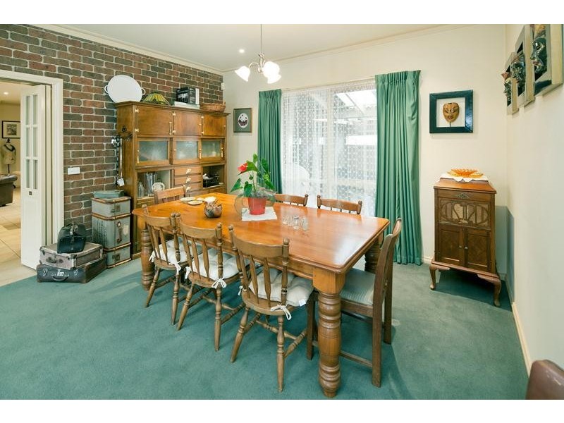 11 Erica Close, Endeavour Hills VIC 3802