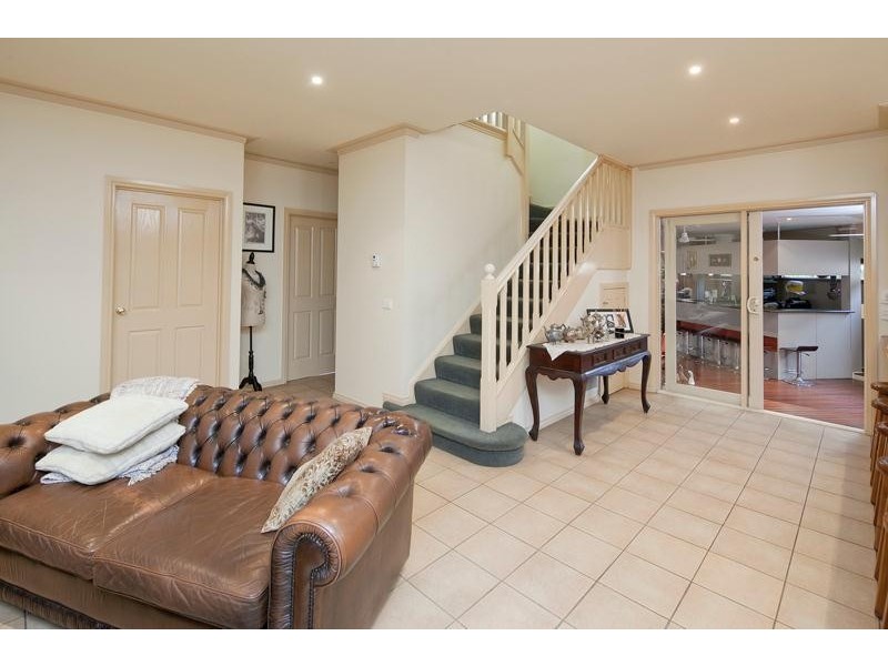 11 Erica Close, Endeavour Hills VIC 3802