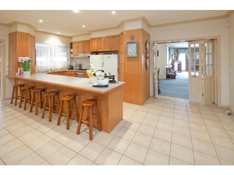 11 Erica Close, Endeavour Hills VIC 3802