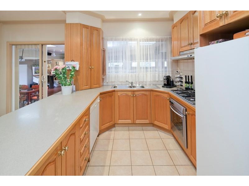 11 Erica Close, Endeavour Hills VIC 3802