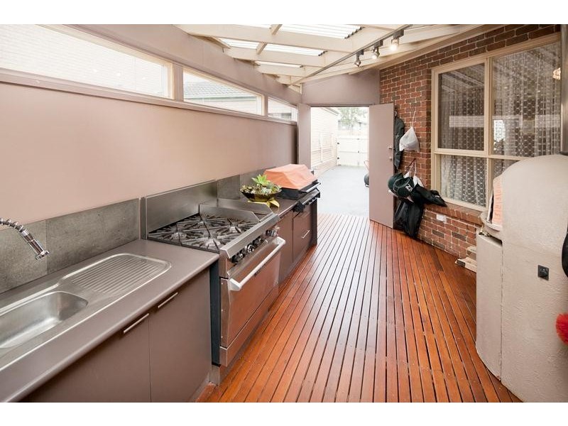 11 Erica Close, Endeavour Hills VIC 3802