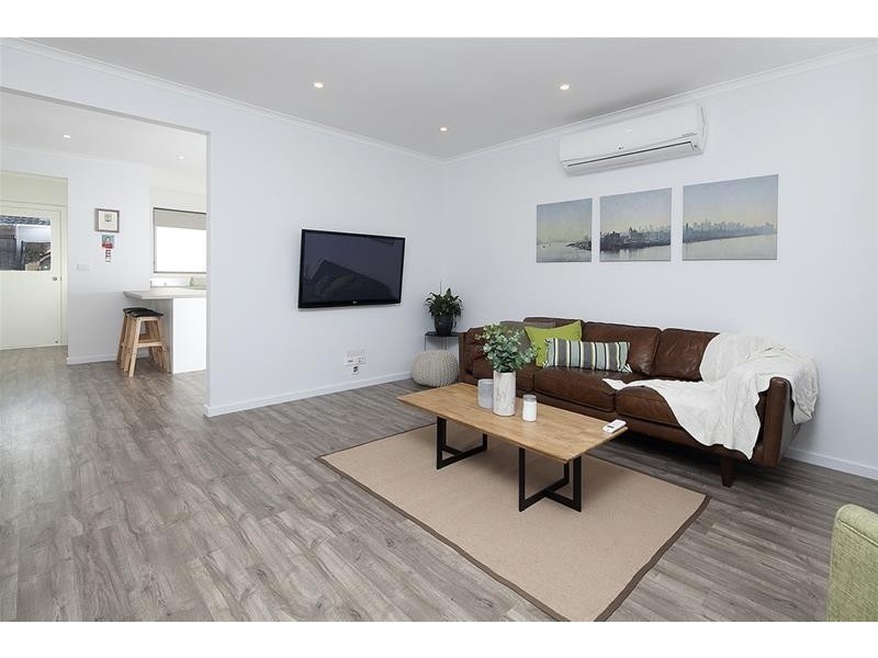 2/30 Simpson Drive, Dandenong North VIC 3175