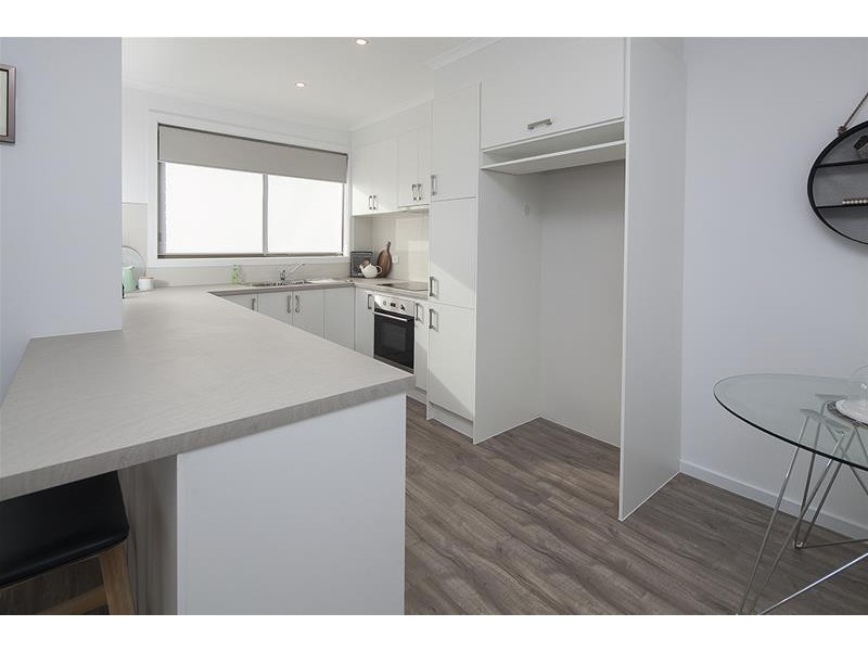 2/30 Simpson Drive, Dandenong North VIC 3175