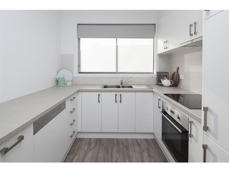 2/30 Simpson Drive, Dandenong North VIC 3175