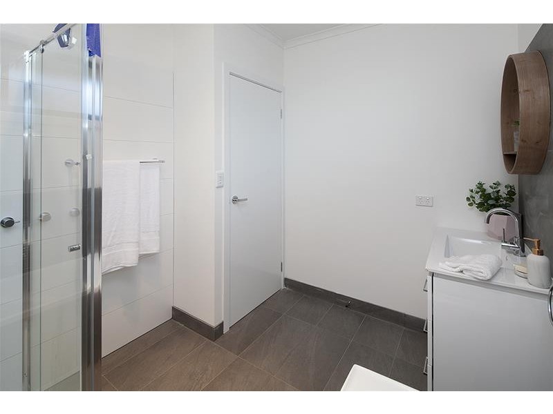 2/30 Simpson Drive, Dandenong North VIC 3175