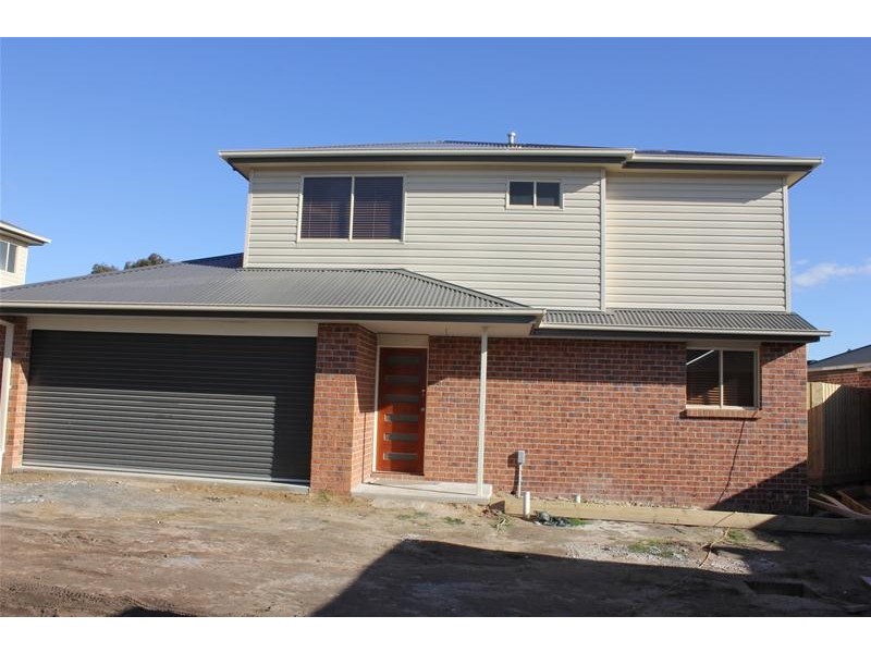 2/27 Coral Drive, Hampton Park VIC 3976