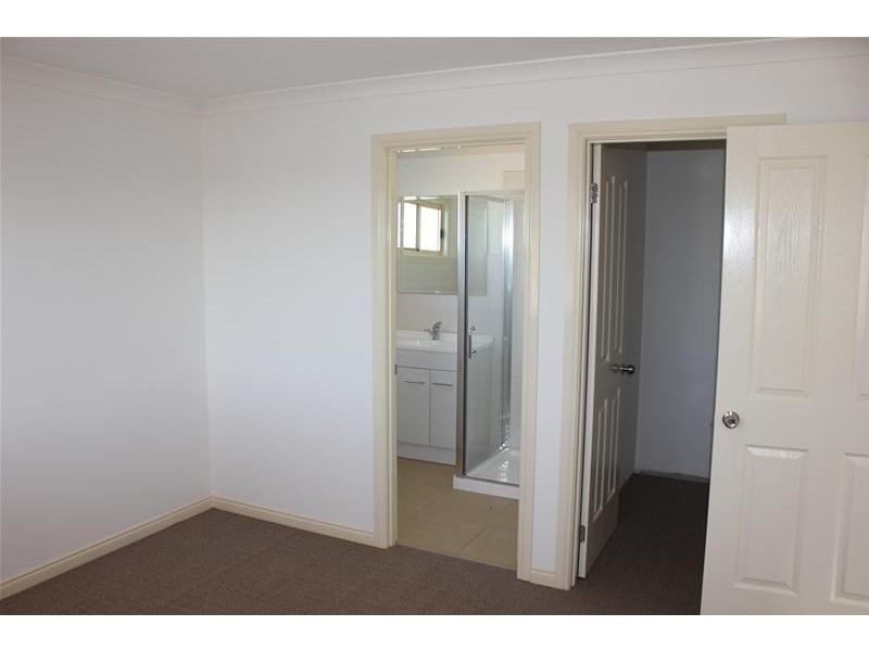 2/27 Coral Drive, Hampton Park VIC 3976