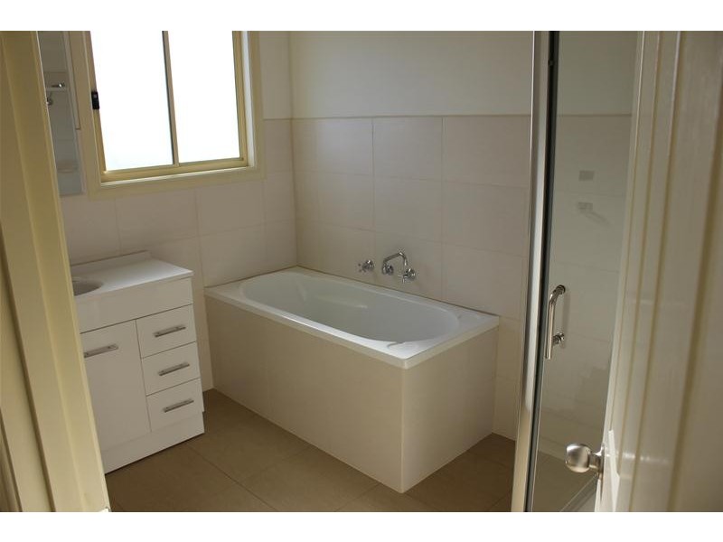 2/27 Coral Drive, Hampton Park VIC 3976