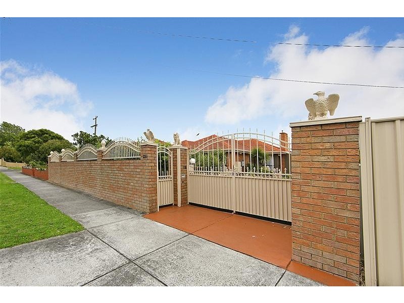 231 Gladstone Road, Dandenong North VIC 3175