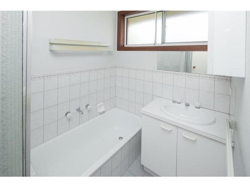 2/64 Arthur Phillip Drive, Endeavour Hills VIC 3802