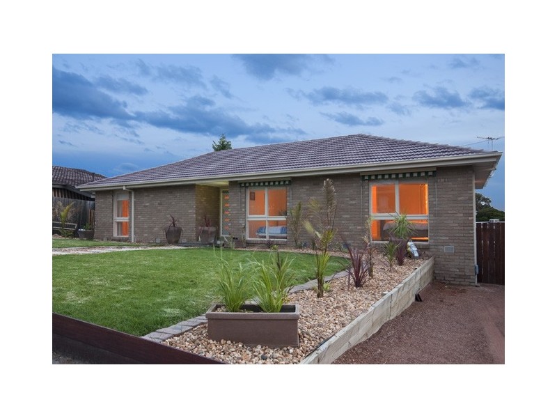 21 Zachary Hicks Crescent, Endeavour Hills VIC 3802