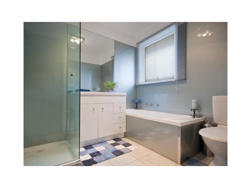 21 Zachary Hicks Crescent, Endeavour Hills VIC 3802