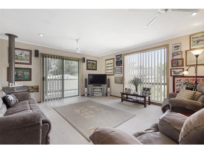 5 Hillside Avenue, Dandenong North VIC 3175