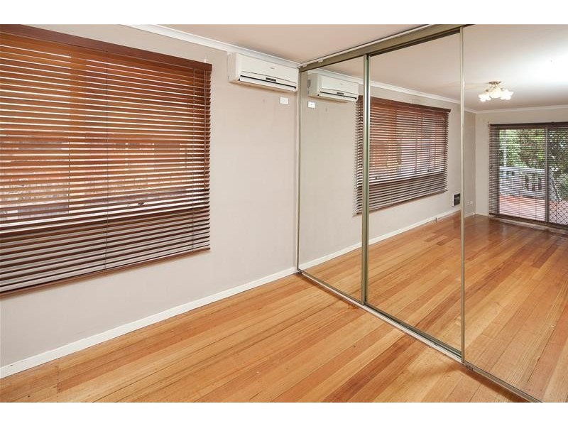 33 Lotus Crescent, Mulgrave VIC 3170