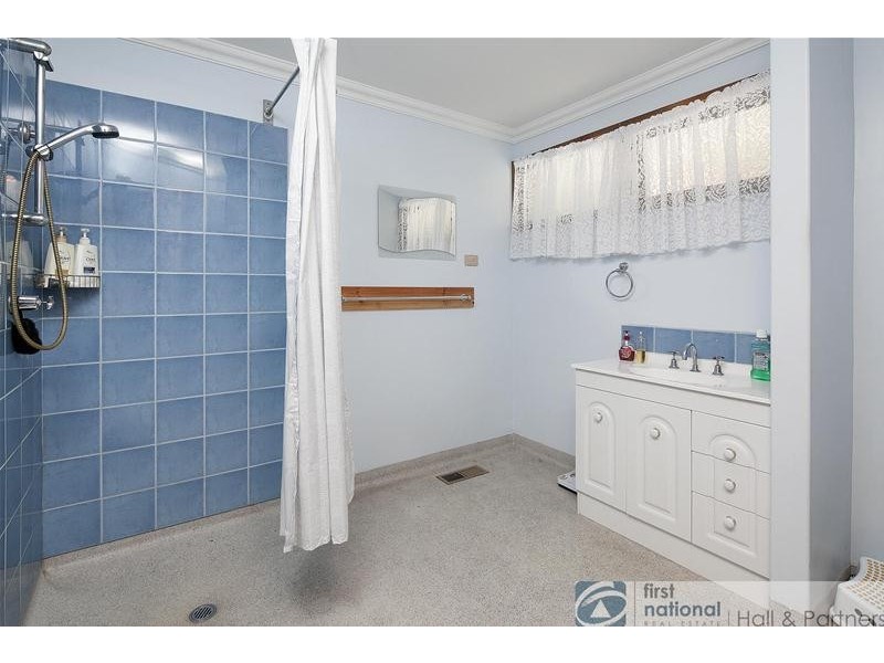 21 Dearing Avenue, Cranbourne VIC 3977