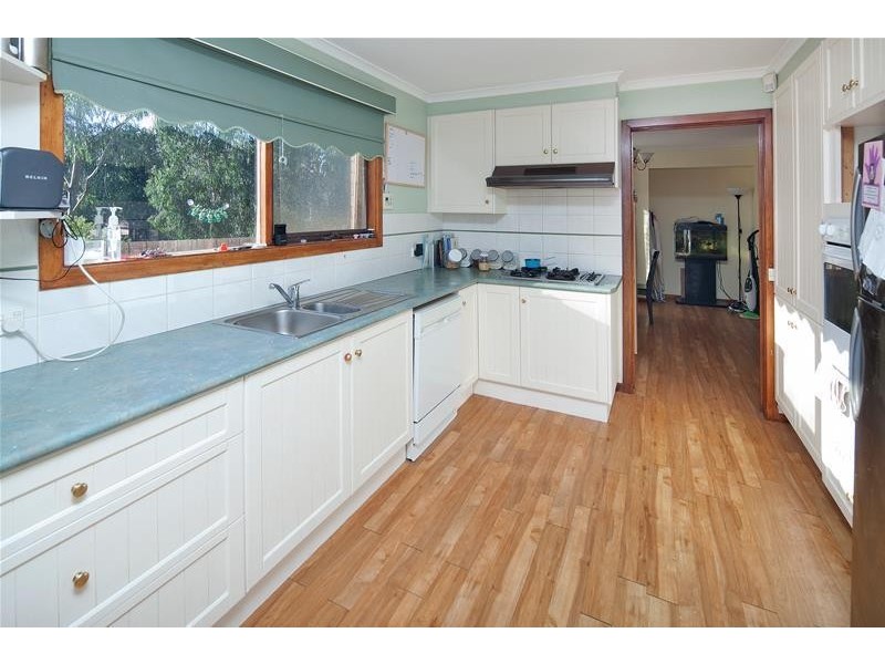 11 Clifton Way, Endeavour Hills VIC 3802