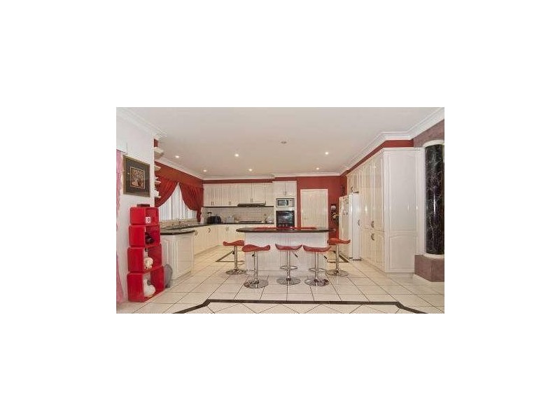 22 Sienna Crescent, Endeavour Hills VIC 3802