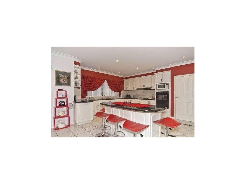 22 Sienna Crescent, Endeavour Hills VIC 3802