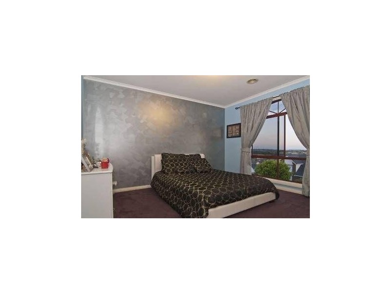 22 Sienna Crescent, Endeavour Hills VIC 3802