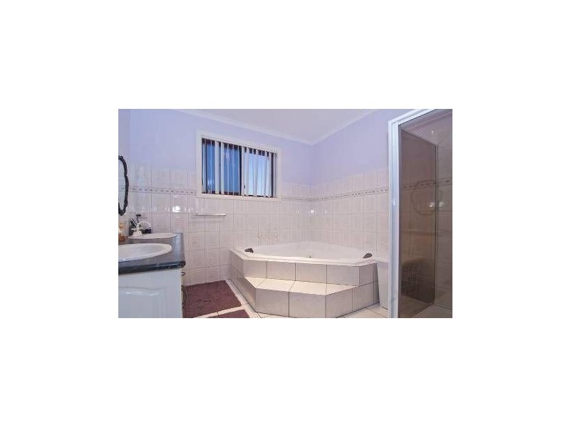 22 Sienna Crescent, Endeavour Hills VIC 3802