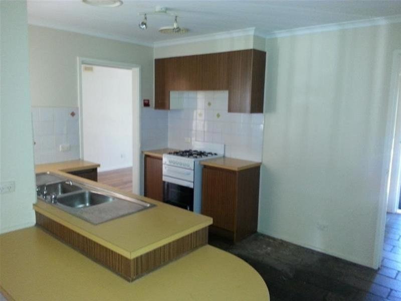 8 Clifton Way, Endeavour Hills VIC 3802