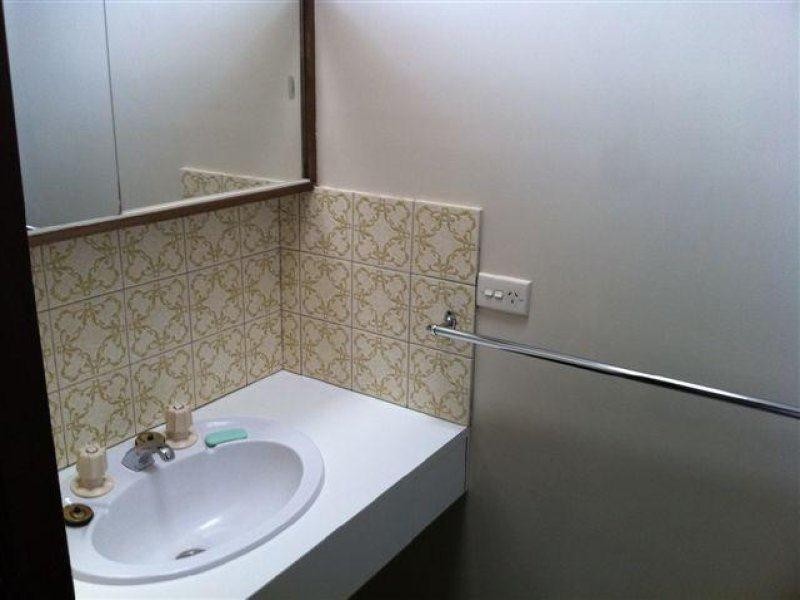 8 Oxford Court, Dandenong North VIC 3175