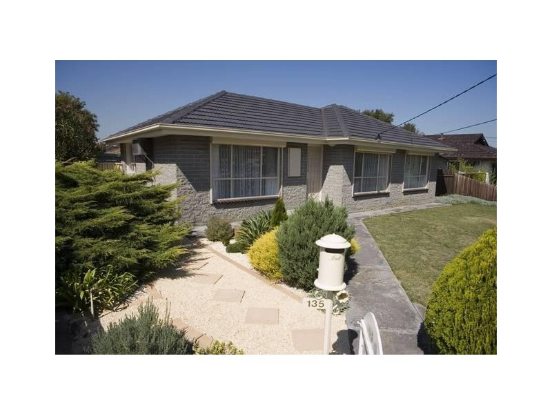 135 Albany Drive, Mulgrave VIC 3170