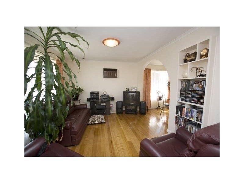 135 Albany Drive, Mulgrave VIC 3170