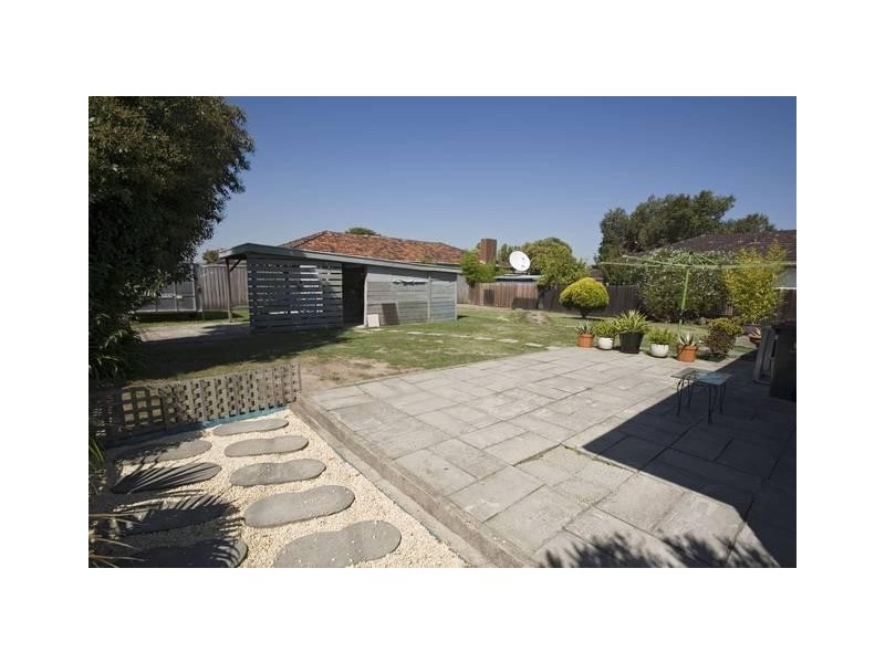 135 Albany Drive, Mulgrave VIC 3170
