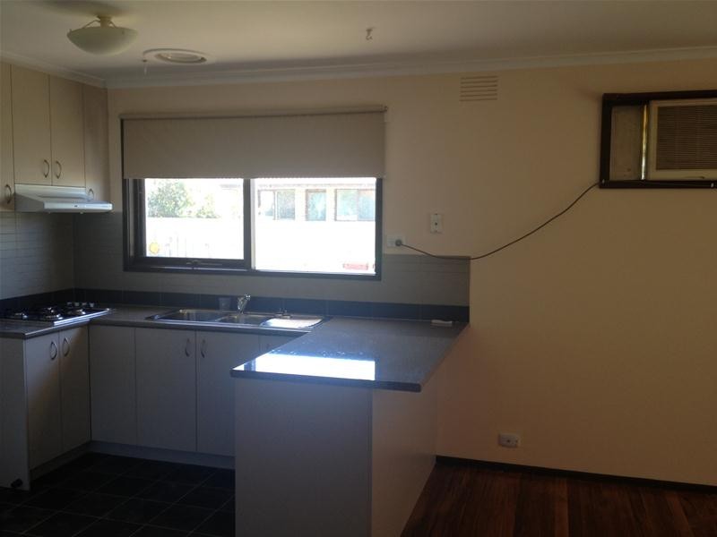 48 Essex Park Drive, Endeavour Hills VIC 3802