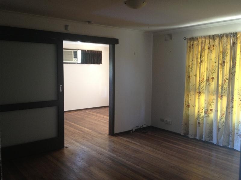 48 Essex Park Drive, Endeavour Hills VIC 3802