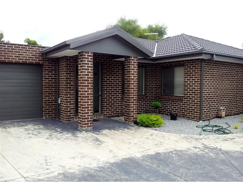 2/10 Loraine Court, Pakenham VIC 3810