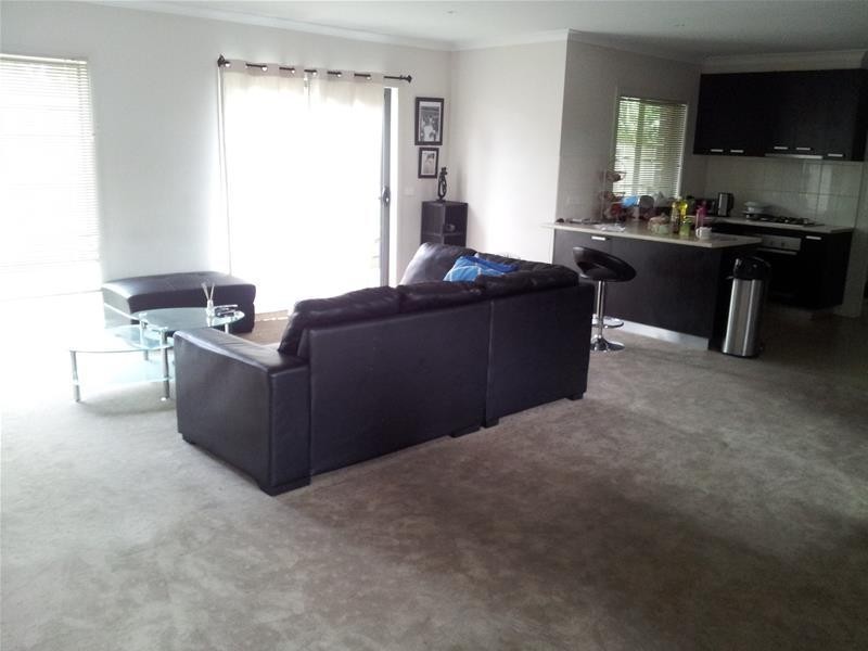 2/10 Loraine Court, Pakenham VIC 3810