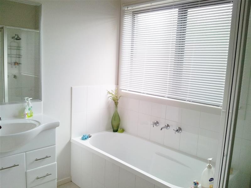 2/10 Loraine Court, Pakenham VIC 3810