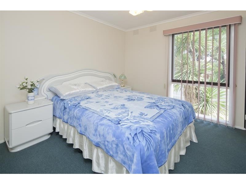 2 Mahon Crescent, Narre Warren VIC 3805